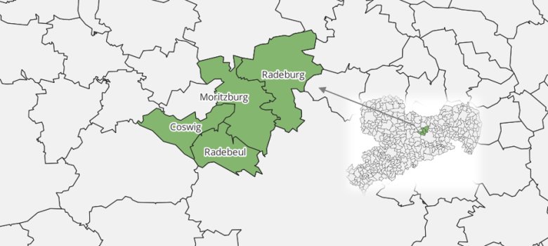 Zusehen ist ein Ausschnitt einer Landkarte von Sachsen mit allen Gemeindegrenzen. Die Kommunen Coswig, Moritzburg, Radebeul und Radeburg bilden einen Verbund und wurden gleich eingefärbt.